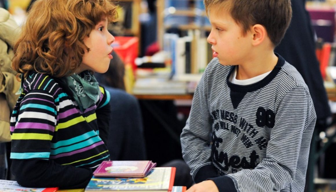 kinder-mit-buechern-1020x500
